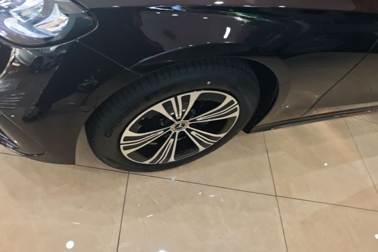 奔驰E级 2024款 E 260 L 4MATIC 运动型车身外观6001