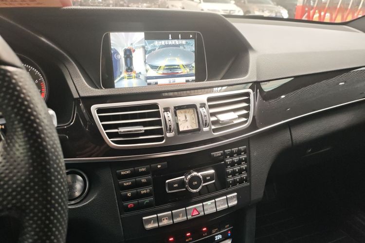 奔驰E级 2015款 E 260 L 运动豪华型局部细节16