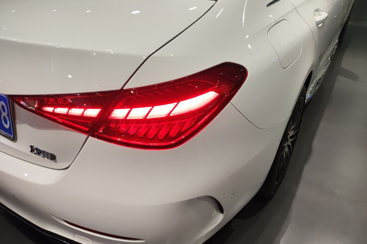 奔驰C级 2023款 改款 C 260 L 运动版车身外观9