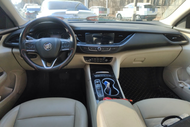 别克 君威 2020款 552T 精英型中控内饰12