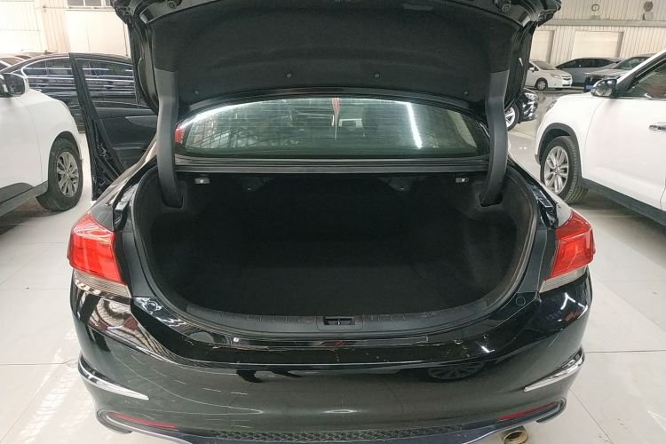 本田 思铂睿 2015款 2.0L 典藏版机舱底盘23