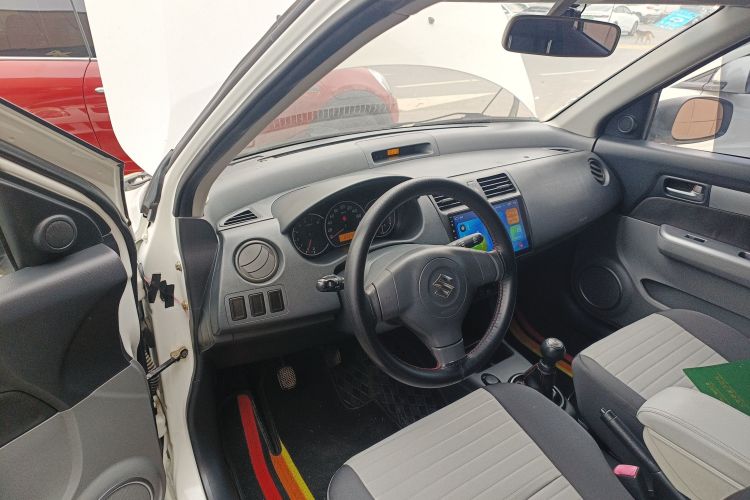 铃木 雨燕 2013款 1.3L 手动超值版中控内饰7002