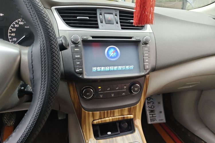 日产 轩逸 2012款 1.6XL 手动豪华版中控内饰16