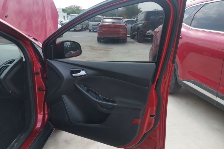 福特 福克斯 2017款 两厢 1.6L 自动舒适型智行版中控内饰7005