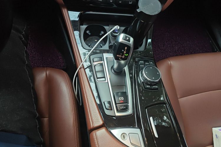 宝马5系 2014款 528Li 领先型中控内饰18