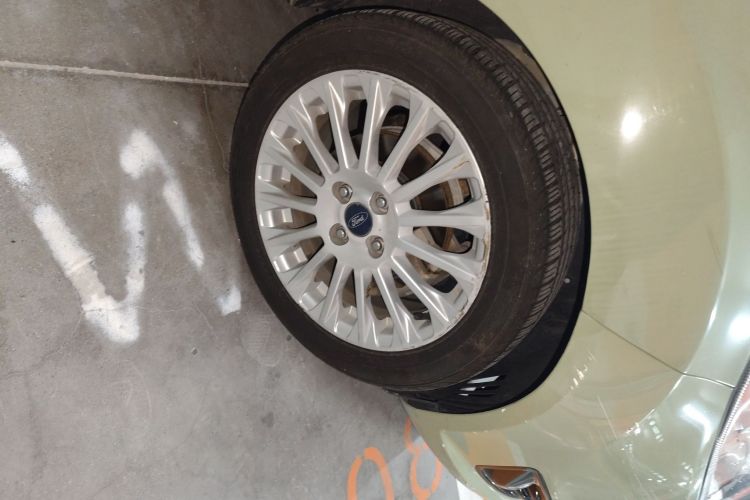 福特 嘉年华 2013款 两厢 1.5L 自动运动型车身外观10