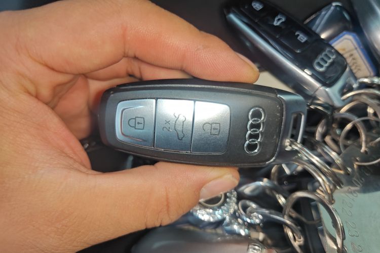 奥迪A6L 2024款 55 TFSI quattro 尊享动感型中控内饰11