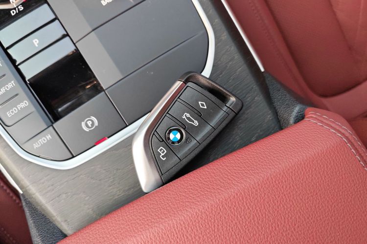 宝马3系 2024款 325i M运动套装中控内饰7001