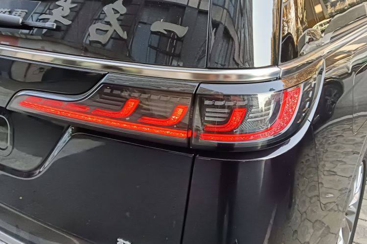 岚图汽车 岚图梦想家 2024款 PHEV 超长续航尊贵版车身外观9