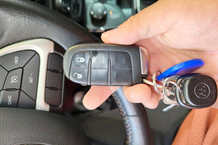 Jeep 指南者 2019款 220T 自动家享四驱版中控内饰11