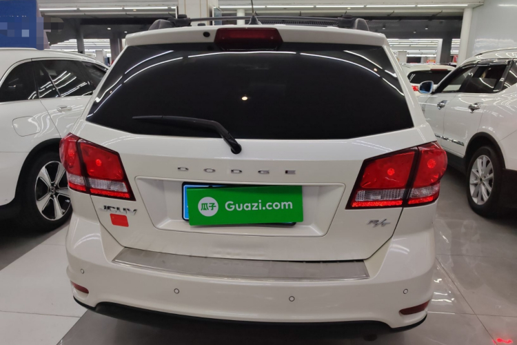 道奇 酷威  2.4L 两驱旅行版车身外观6