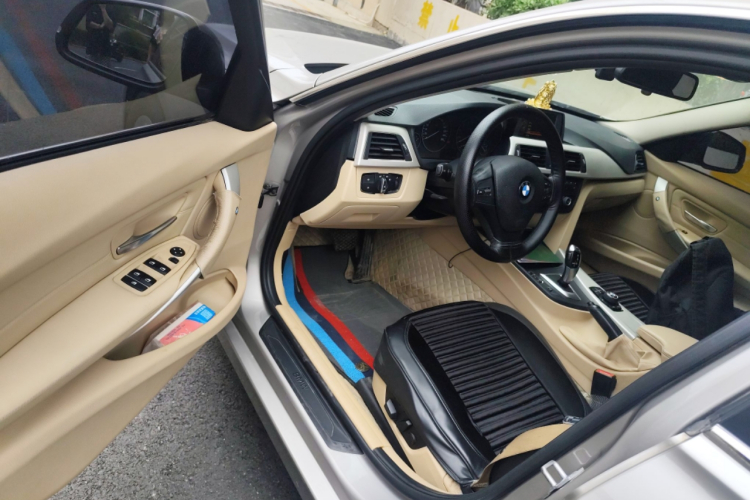 宝马3系 2015款 320i 超悦版时尚型中控内饰7003