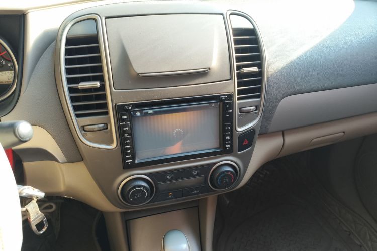 日产 轩逸 2012款 经典 1.6XE 自动舒适版中控内饰16