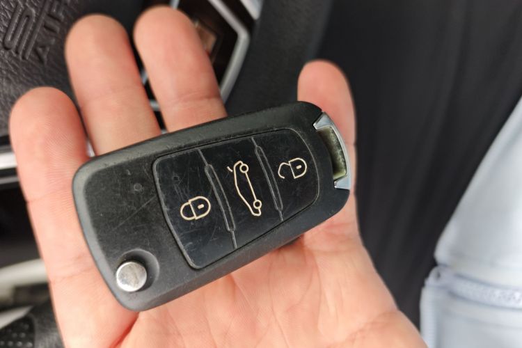 哈弗H1 2016款 红标 1.5L AMT舒适型中控内饰11