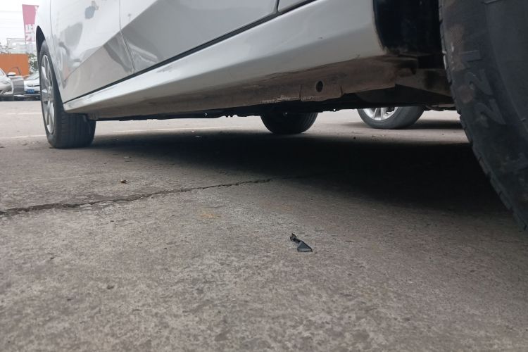 标致301 2016款 1.6L 自动舒适版局部细节9002