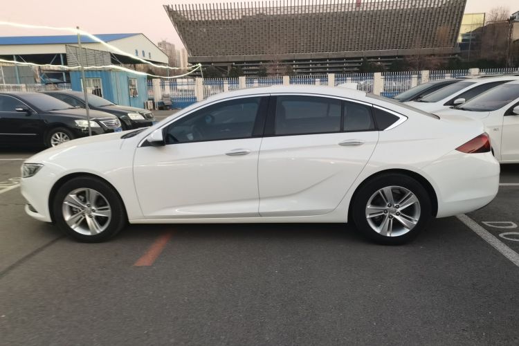 别克 君威 2019款 20T 精英型 国V车身外观4