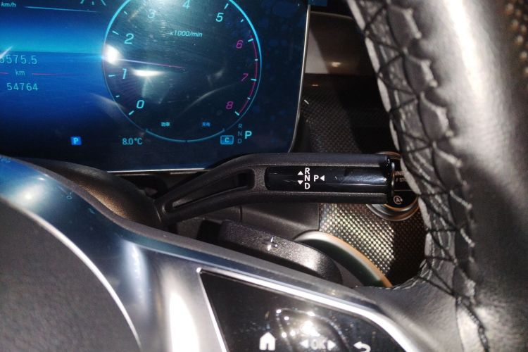 奔驰GLC 2023款 改款 GLC 260 L 4MATIC 动感型 5座中控内饰18