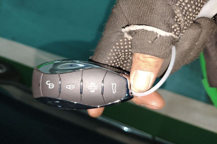 红旗HS7 PHEV 2025款 2.0T PHEV 两驱旗享版 6座中控内饰7001