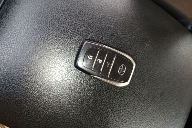 丰田 普拉多 2016款 2.7L 自动标准版中控内饰11
