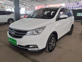 宝骏730 2019款 1.5L 手动时尚型 7座 国VI