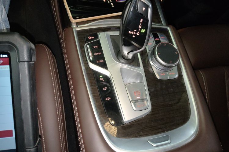 宝马7系 2019款 改款 730Li 豪华套装中控内饰18