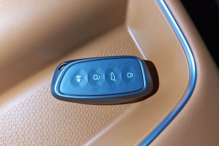 哈弗枭龙MAX 2025款 Hi4 110 Pro中控内饰11