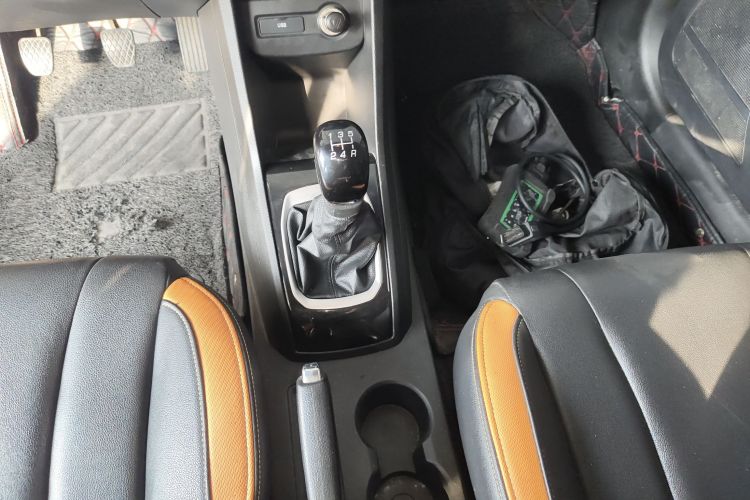 宝骏310 2016款 1.2L 手动豪华型局部细节18