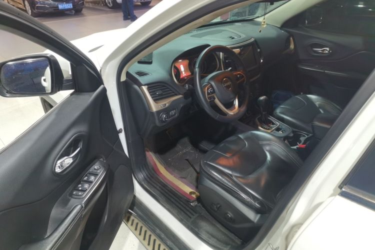 Jeep 自由光 2016款 2.0L 优越版中控内饰20