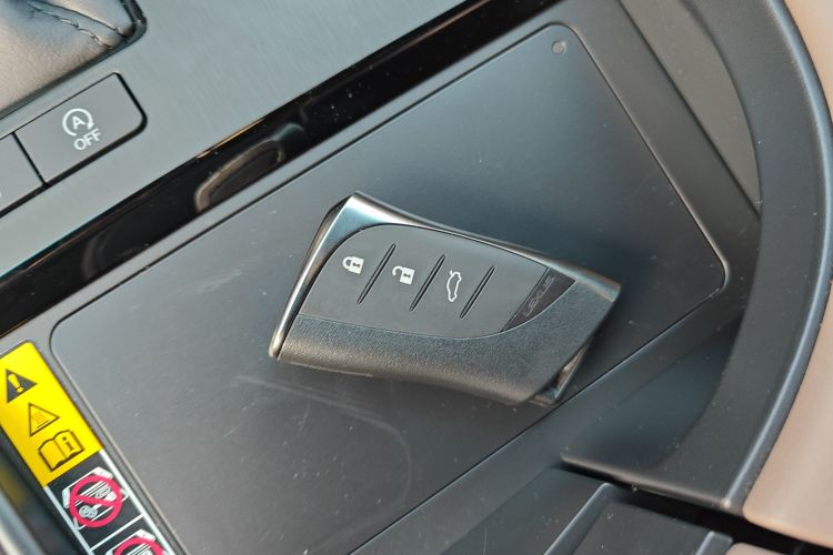 雷克萨斯ES 2025款 200 臻享版中控内饰11