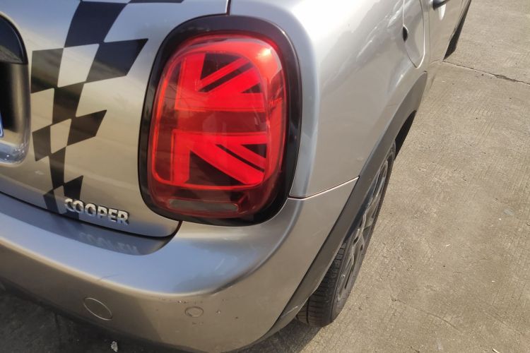 MINI 2018款 1.5T COOPER 经典派 五门版车身外观9