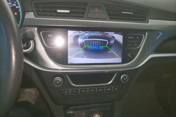 吉利汽车 帝豪 2017款 三厢百万款 1.5L CVT向上版中控内饰16