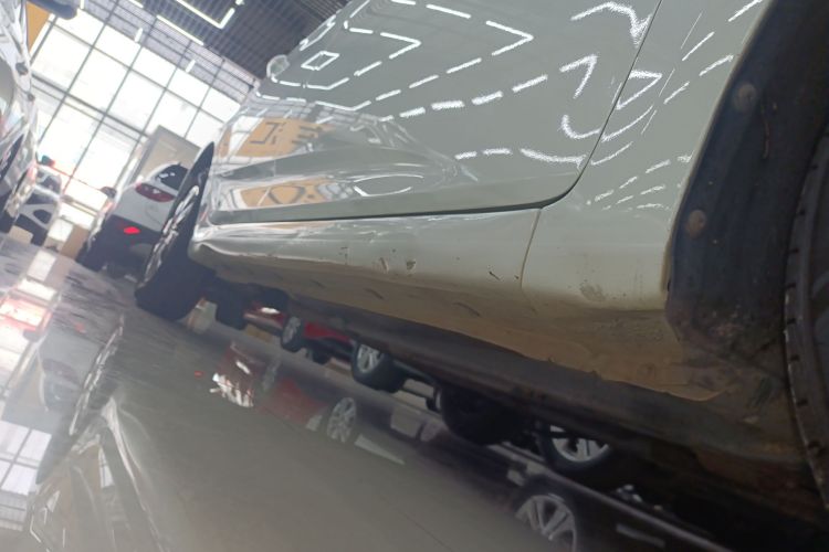 现代 瑞纳 2014款 1.4L 手动智能型GLS局部细节9001