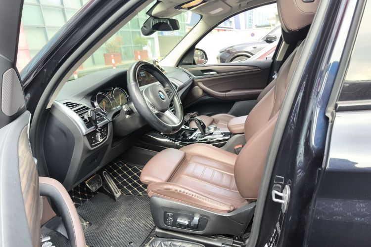 宝马X3 2018款 xDrive30i 领先型 M运动套装 国VI中控内饰20