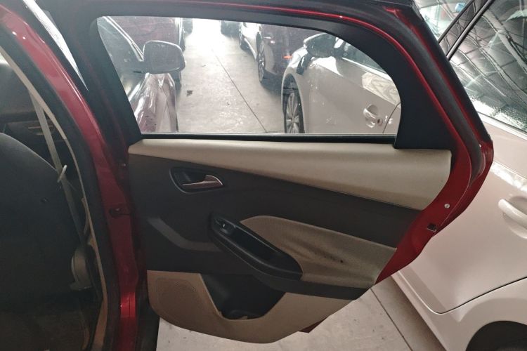 福特 福克斯 2012款 三厢 1.6L 自动舒适型中控内饰7006