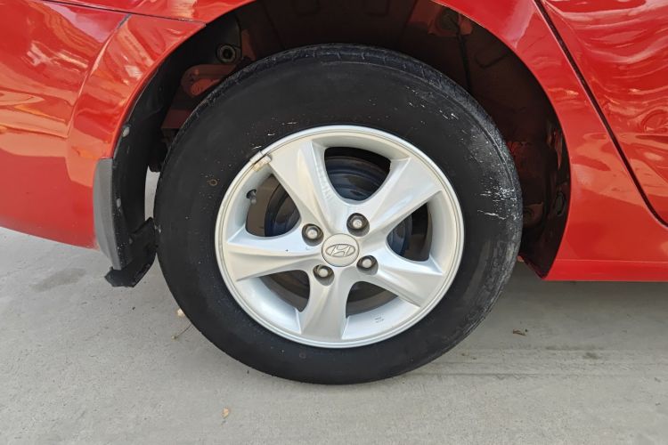 现代 瑞纳 2010款 三厢 1.4L 自动时尚型GT车身外观6008