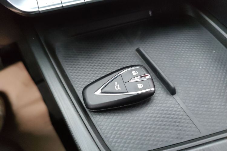 长安UNI-T 2020款 1.5T 尊贵型中控内饰11