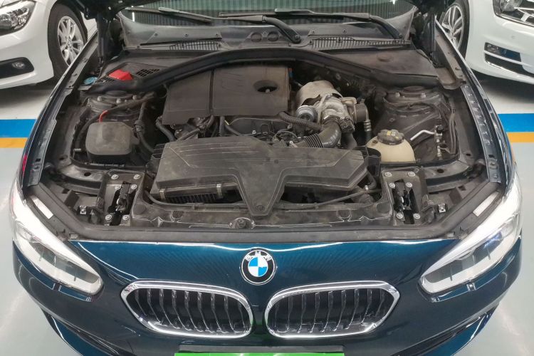 宝马1系(进口) 2015款 120i 运动设计套装机舱底盘24