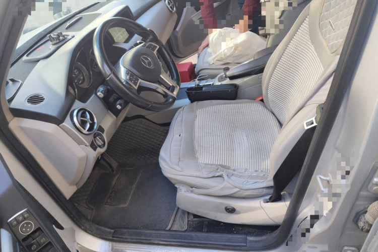 奔驰GLK级 2015款 GLK 300 4MATIC 时尚型 极致版局部细节19