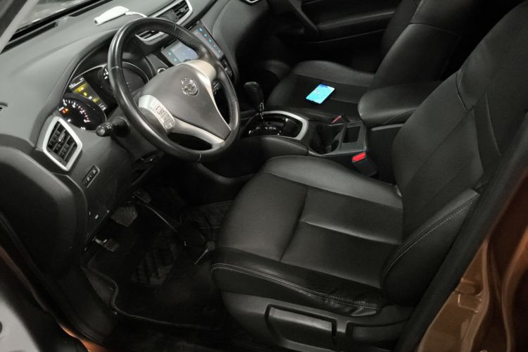 日产 奇骏 2014款 2.0L CVT舒适版 2WD局部细节19