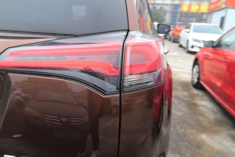 丰田 RAV4荣放 2016款 2.0L CVT两驱风尚版 国V车身外观9