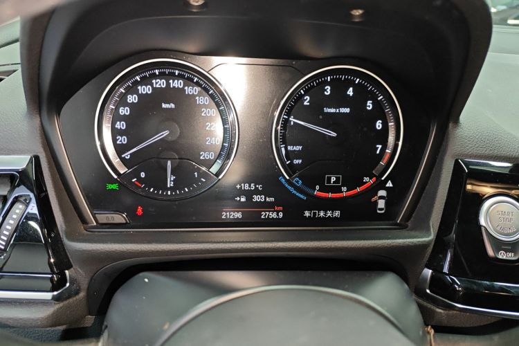 宝马1系 2021款 改款 125i M运动曜夜版中控内饰14