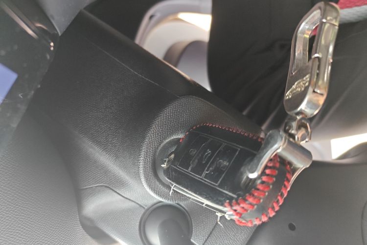 标致308 2016款 1.6L 自动时尚版中控内饰11