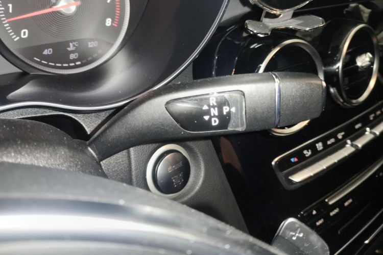 奔驰C级 2016款 C 200 运动版中控内饰18