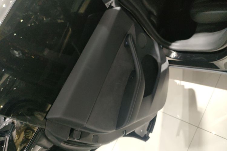 特斯拉 Model Y 2022款 改款 后轮驱动版中控内饰49