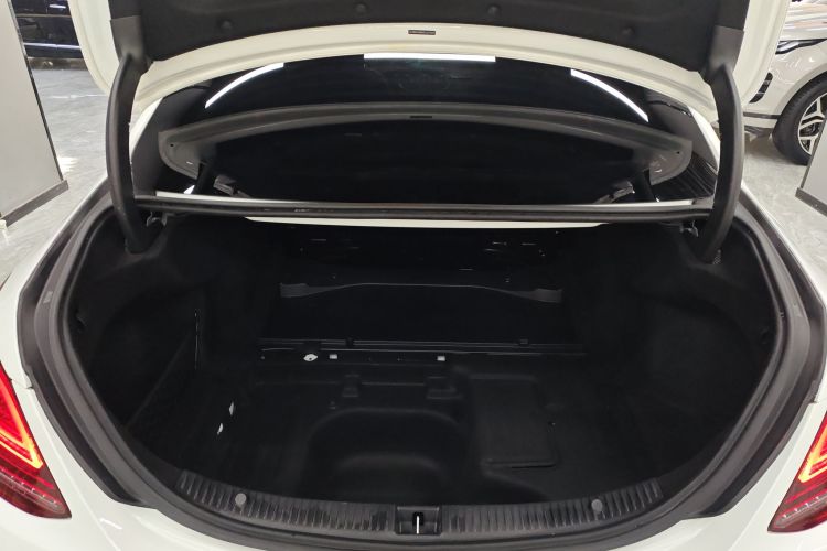 奔驰C级 2019款 C 180 L 时尚型运动版机舱底盘23