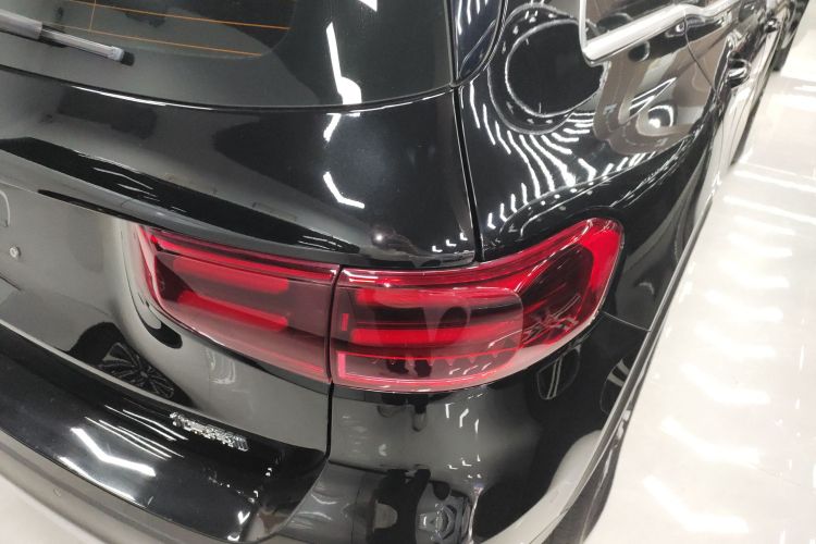 奔驰GLB 2024款 GLB 200 动感型车身外观9