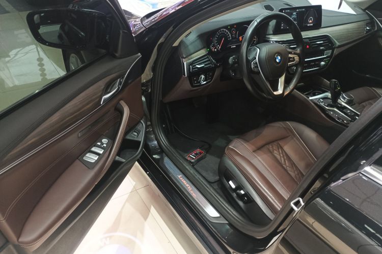 宝马5系 2018款 改款 530Li 领先型 豪华套装中控内饰7003