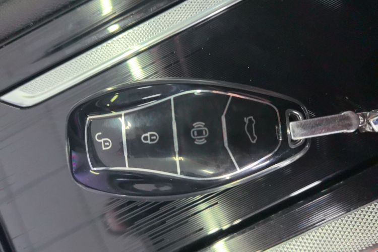 红旗H5 2024款 2.0T 自动智联旗畅版中控内饰11