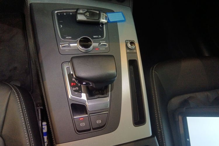 奥迪Q5L 2020款 改款 40 TFSI 荣享时尚型中控内饰18