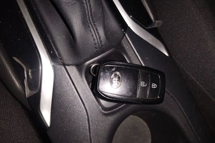 丰田 锋兰达 2022款 2.0L CVT领先版中控内饰11